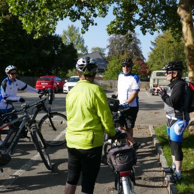 008 Markus der Guide orientiert wo's hingeht